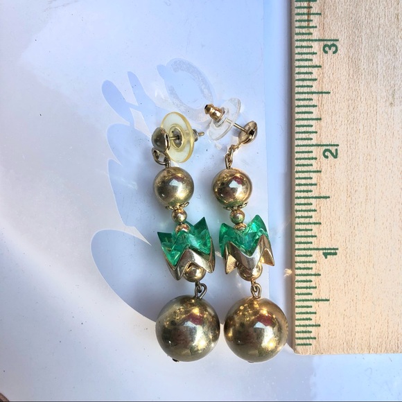 Mid Century Gold Tone Balls Artsy Emerald Green Acrylic Earrings - Picture 3 of 6